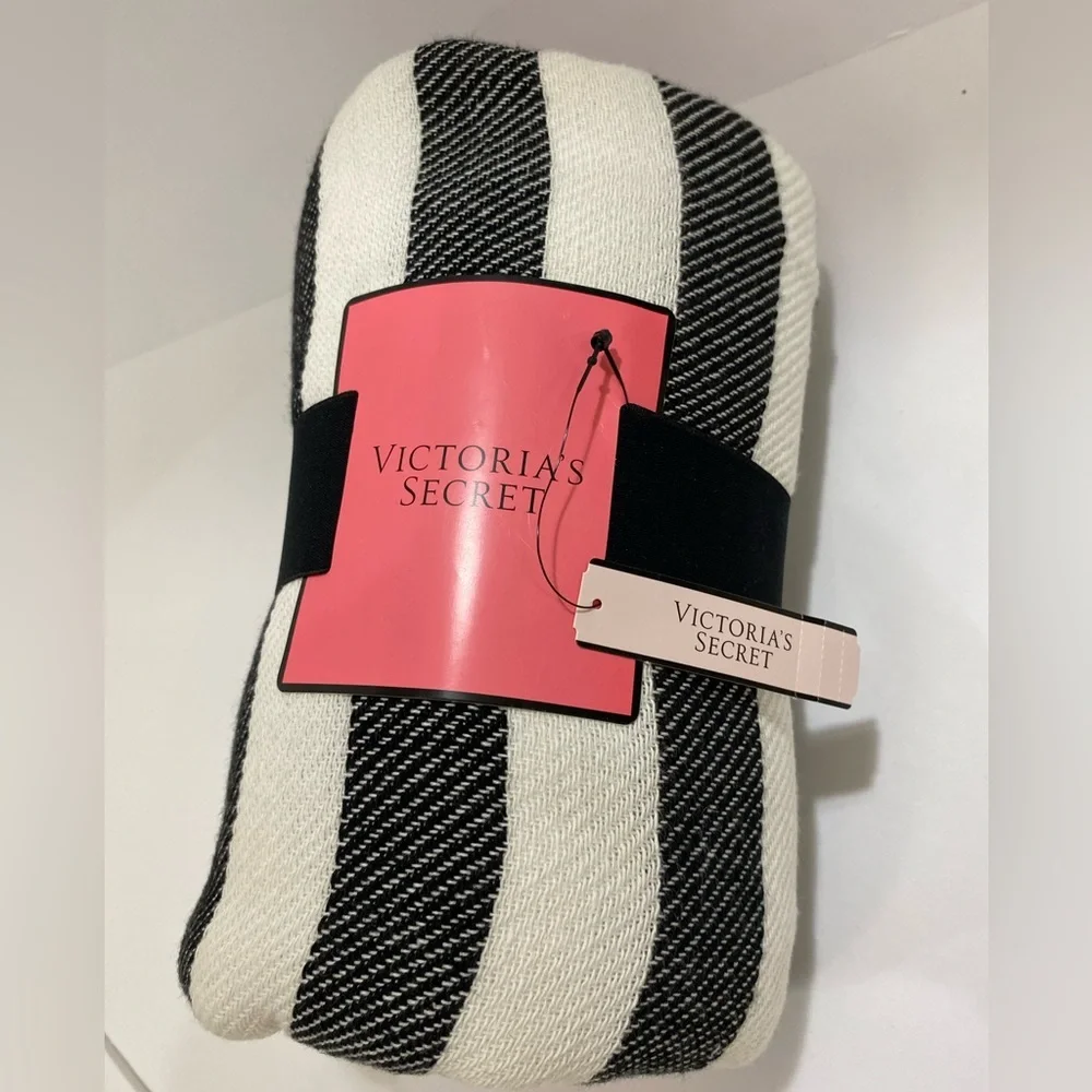 VICTORIA SECERT✨ NEW✨ 50in x 60in NWT - Picture 2 of 6